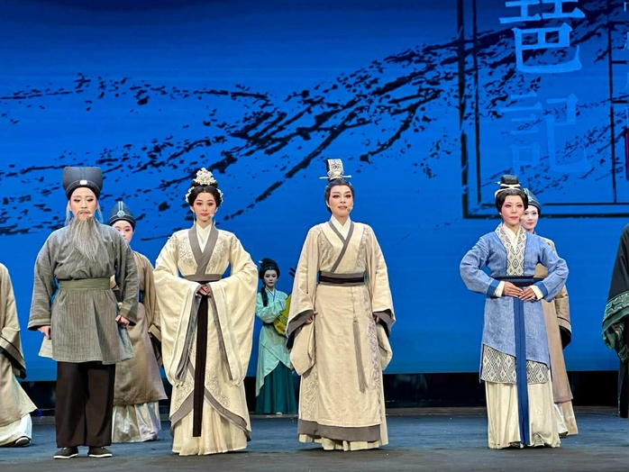 "Tỳ bà ký" toàn nữ bang Việt kịch Trung Hoa chinh phục khán giả Liên hoan sân khấu thử nghiệm - Ảnh 3.