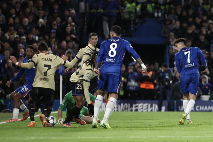 Quật ngã Barcelona ở London, Chelsea vào Top 8 Champions League - Ảnh 2.