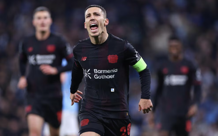 Man City gục ngã trước Leverkusen, Pep Guardiola nhận cột mốc đáng quên - Ảnh 2.