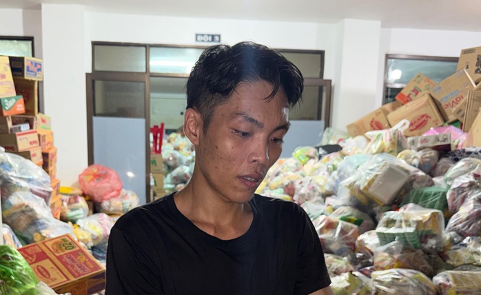 Người dân TPHCM thảo thơm, ủng hộ hàng trăm tấn hàng hóa gửi đến vùng lũ - Ảnh 4.