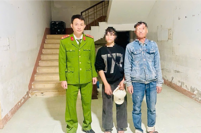 Thiếu nữ 17 tuổi đạp xe trên cao tốc vì tin bạn trai trên mạng - Ảnh 1.