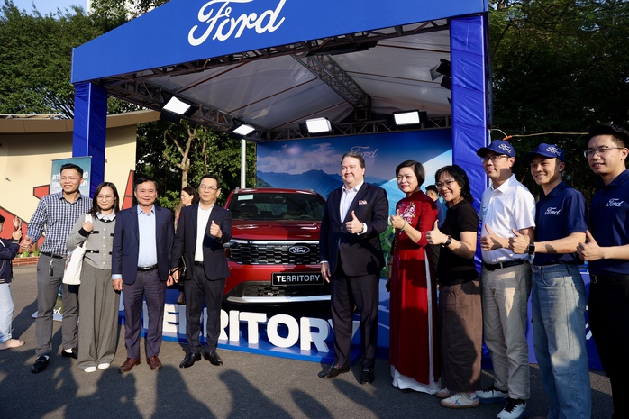 Vietnam-US friendship festival lights up Hanoi in joyful celebration - Ảnh 12.