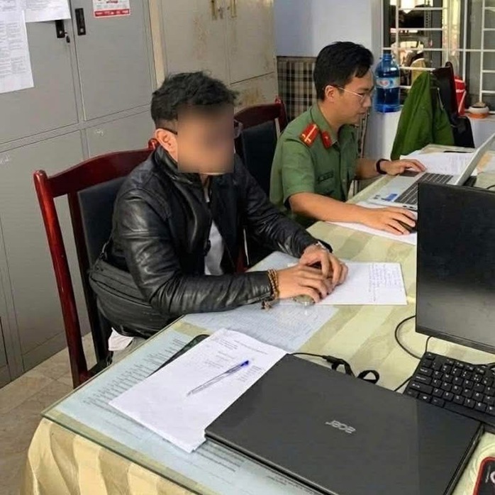 Tung tin thất thiệt trong cơn lũ, một thanh niên bị phạt 7,5 triệu đồng - Ảnh 1.