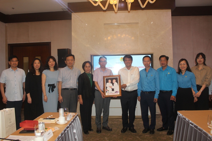 LĐLĐ TPHCM tiếp, làm việc với đoàn Tổng Công hội Thượng Hải - Ảnh 4.