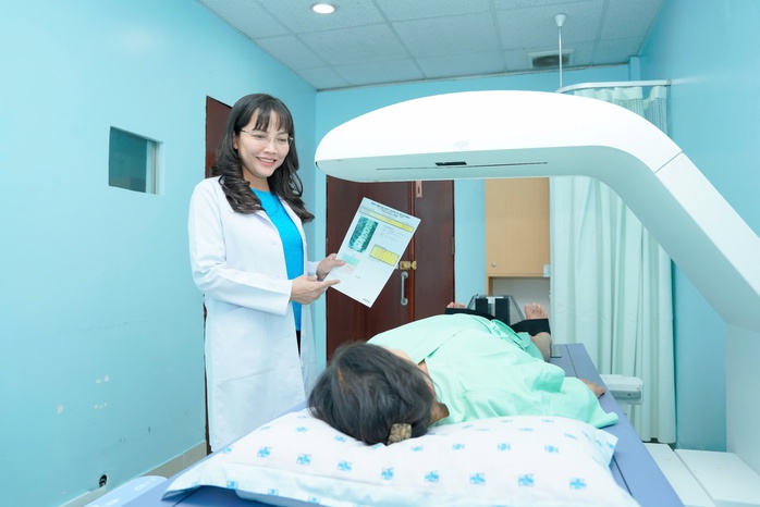 Chủ quan với loãng xương, nhiều người tàn phế - Ảnh 1.