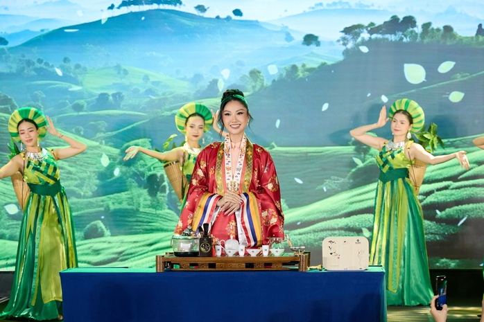 Nhan sắc người đẹp Việt đi thi Miss Cosmo 2025 - Ảnh 1.