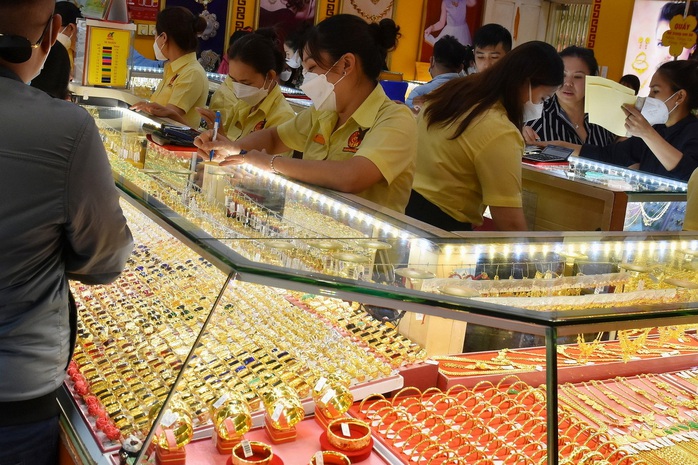 Giá vàng SJC tăng mạnh ngày 25 - 11 , theo đà thế giới - Ảnh 2.