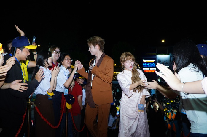 Trấn Thành, dàn mỹ nam "Mưa đỏ"… khuấy động thảm đỏ! - Ảnh 7.