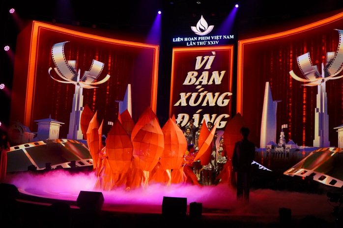 Phim "Mưa đỏ" thắng đậm giải thưởng - Ảnh 7.