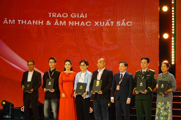 Phim "Mưa đỏ" thắng đậm giải thưởng - Ảnh 5.