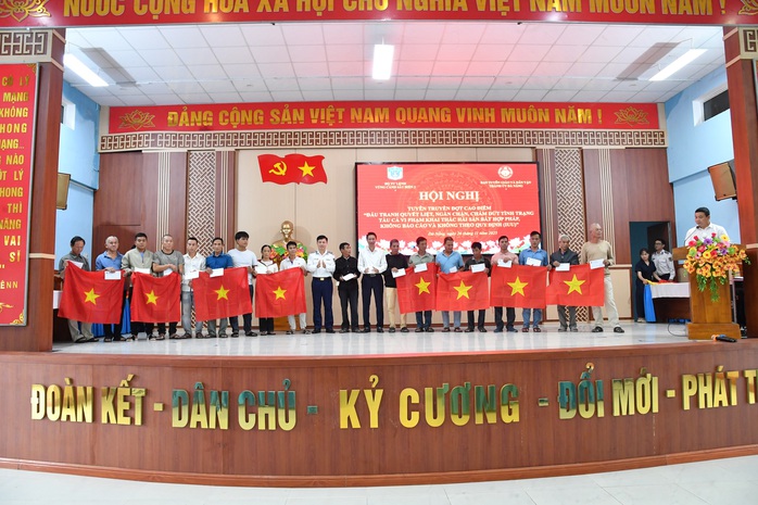 Phạt hành chính 657 vụ, khởi tố 2 vụ án liên quan khai thác hải sản bất hợp pháp - Ảnh 3.