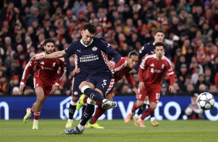 Liverpool thảm bại 1-4, PSV ca khúc khải hoàn tại sân Anfield - Ảnh 1.