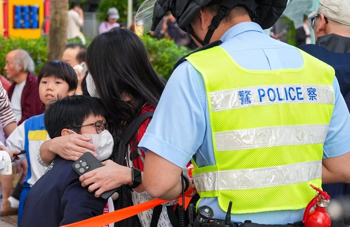 Hỏa hoạn bao trùm 3 tòa nhà dân cư ở Hồng Kông - Trung Quốc - Ảnh 3.