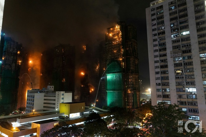 Cháy chung cư Hồng Kông: Số người chết tăng, hé lộ nguyên nhân ban đầu - Ảnh 2.