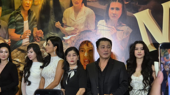 Lý Hùng điển trai bên mỹ nhân Quỳnh Lam và NSƯT Kim Tuyến - Ảnh 3.