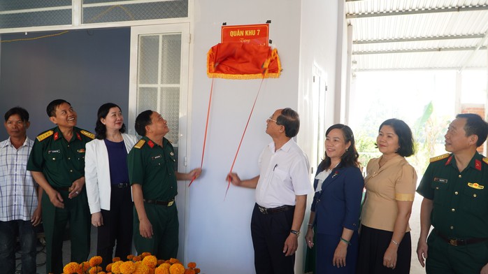 Quân khu 7 sắp bàn giao 69 căn nhà "Khu dân cư liền kề chốt dân quân biên giới" - Ảnh 2.
