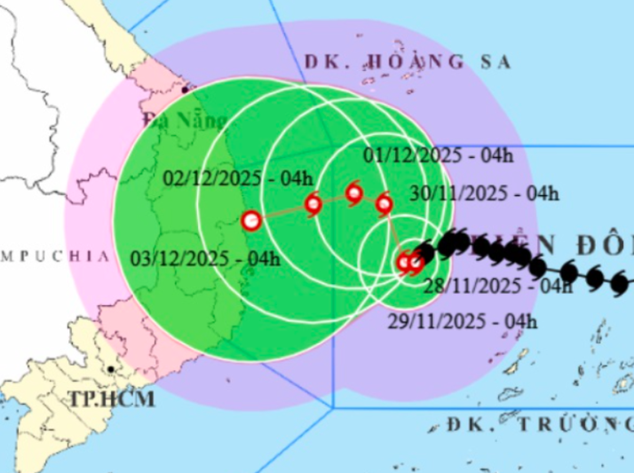 Bão số 15 mạnh cấp 11 , giật cấp 14 , đổi hướng liên tục trên biển Đông - Ảnh 1.