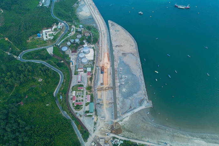 Đà Nẵng huy động tổng lực dự án cảng Liên Chiểu để hoàn thành trước Tết Bính Ngọ 2026 - Ảnh 1.