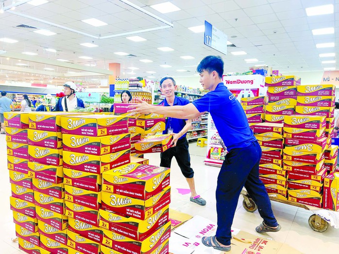 Saigon Co.op bán hàng không lợi nhuận, tiếp sức thị trường miền Trung sau bão lũ - Ảnh 1. Saigon Co.op bán hàng không lợi nhuận, tiếp sức thị trường miền Trung sau bão lũ - Ảnh 1.