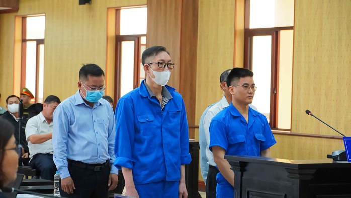 Đang xét xử cựu giám đốc Sở Y tế tỉnh Bà Rịa – Vũng Tàu và 5 bị cáo - Ảnh 1.