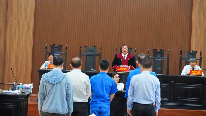 Đang xét xử cựu giám đốc Sở Y tế tỉnh Bà Rịa – Vũng Tàu và 5 bị cáo - Ảnh 4.