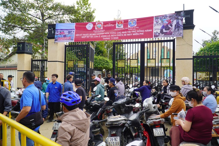 Khánh Hòa: Sửa xe máy, sửa điện lạnh miễn phí cho người dân - Ảnh 1.