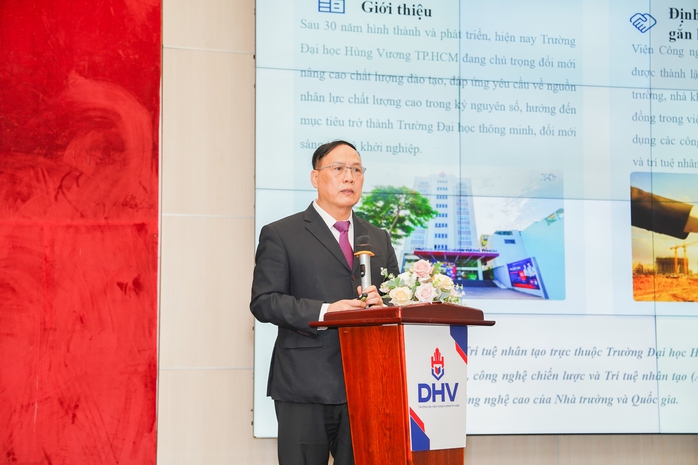 Sinh viên công nghệ thông tin bất ngờ học thêm chuyên ngành "hot" - Ảnh 2.