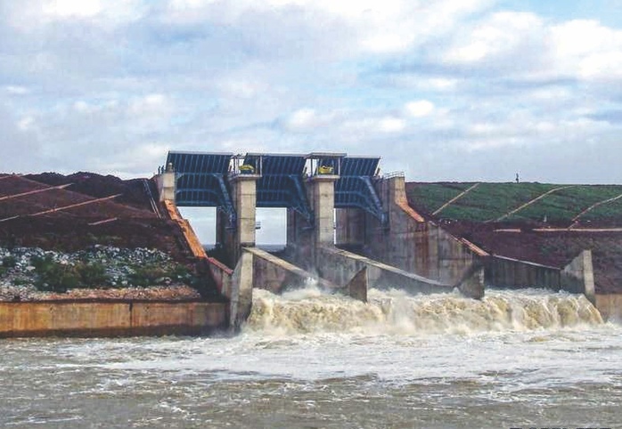 3 hồ chứa nước tại TP HCM đồng loạt xả lũ - Ảnh 1.