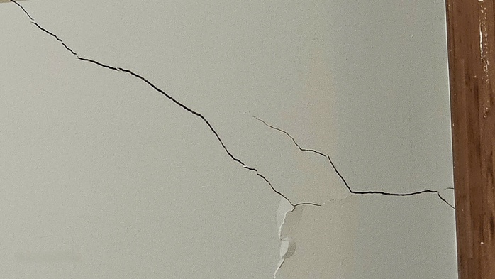 Xây chung cư Stown Gateway làm nứt tường, sụt lún: Resort 4 sao ở TP HCM phải đóng cửa, "cầu cứu" - Ảnh 4.