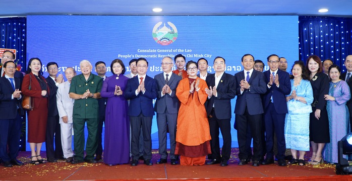 Kỷ niệm 50 năm Quốc khánh Lào tại TP HCM: Mối quan hệ Việt - Lào vững bền - Ảnh 5. Kỷ niệm 50 năm Quốc khánh Lào tại TP HCM: Mối quan hệ Việt - Lào vững bền - Ảnh 5.