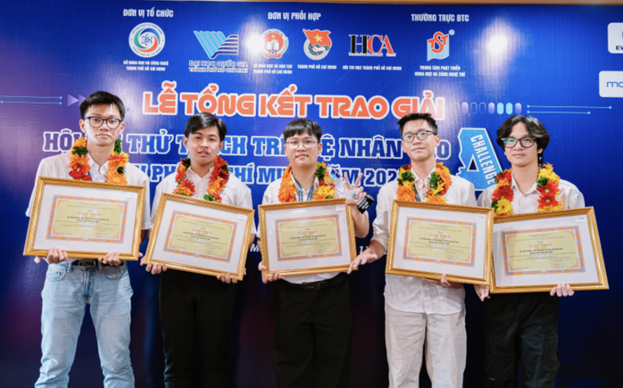 Sinh viên ĐHQG TP HCM thắng lớn tại AI Challenge 2025 - Ảnh 1.