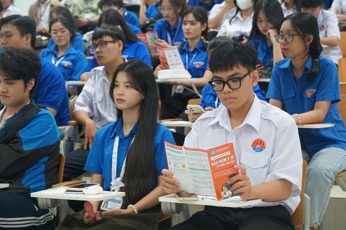 BHXH TP HCM công khai danh sách các trường chưa đạt tỉ lệ sinh viên đóng BHYT  - Ảnh 1.