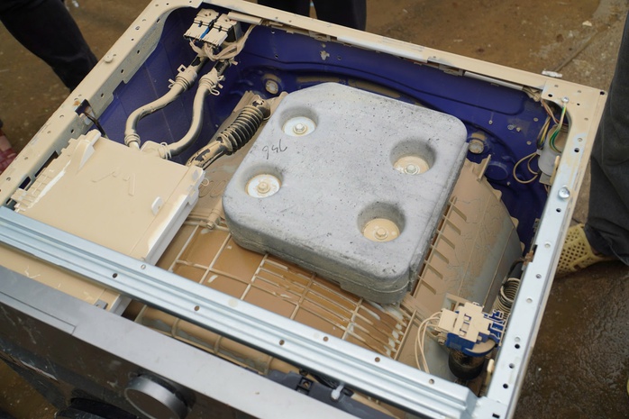 Khánh Hòa: Sửa xe máy, sửa điện lạnh miễn phí cho người dân - Ảnh 7.