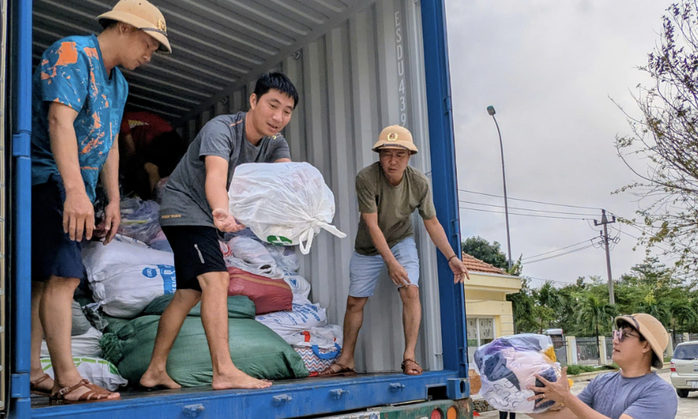 Công an TPHCM trao 2 tỉ đồng để Công an tỉnh Gia Lai khắc phục hậu quả lũ lụt - Ảnh 3.