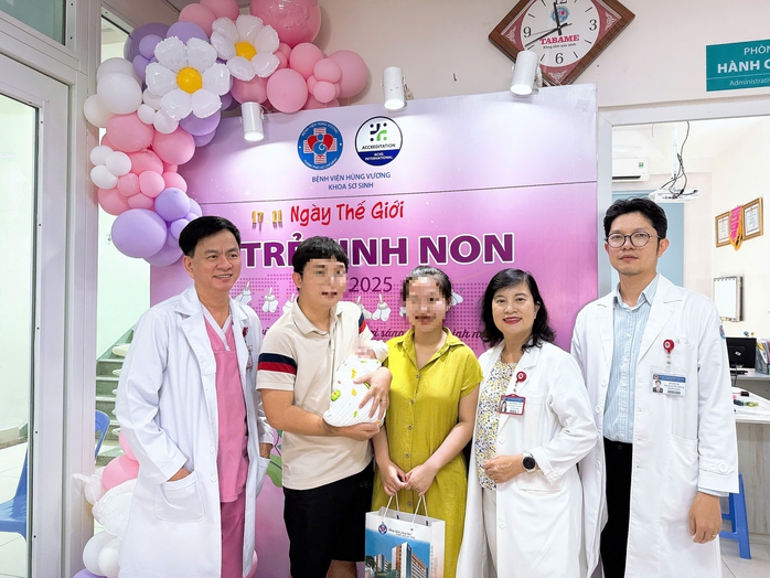 Kỳ tích nuôi dưỡng trẻ sinh cực non chỉ 640 gram tại Bệnh viện Hùng Vương - Ảnh 1.