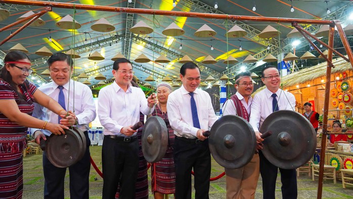 TP HCM khai mạc Sự kiện kết nối giao thương sản phẩm OCOP lần thứ I năm 2025 - Ảnh 1.