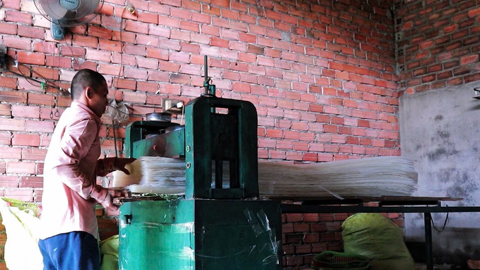 Nỗ lực “hồi sinh” làng nghề bánh tráng Phú An - Ảnh 4.