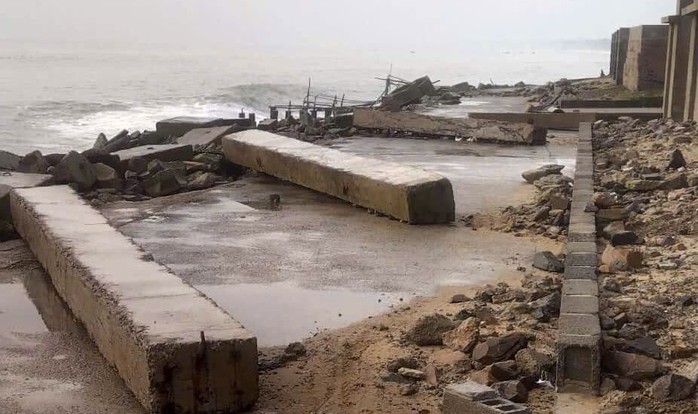 Hơn 300 m đường ven biển Gành Rái bị cát vùi lấp do ảnh hưởng bão số 15 - Ảnh 3.