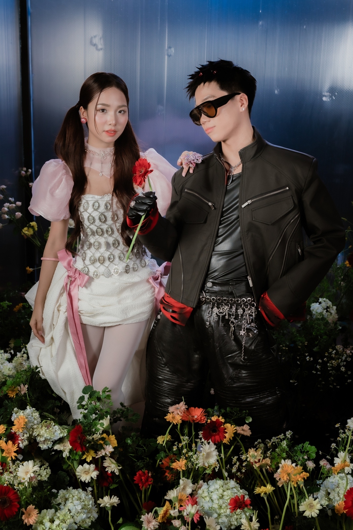 Visual 'nàng thơ' của Ngô Trúc Linh gây sốt khi kết hợp cùng Huy Tít (Mưa đỏ)  - Ảnh 2.