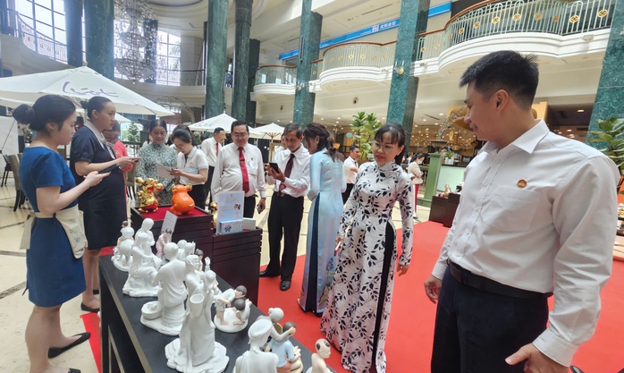 MTTQ Việt Nam TP HCM tặng nhà Đại đoàn kết và quà cho công nhân , học sinh khó khăn - Ảnh 7.