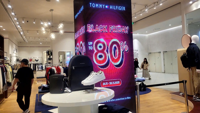 Black Friday 2025: Mua sắm rộn ràng nhưng vẫn có Nơi ế ẩm dù giảm giá lớn - Ảnh 10. Black Friday 2025: Mua sắm rộn ràng nhưng vẫn có Nơi ế ẩm dù giảm giá lớn - Ảnh 10.