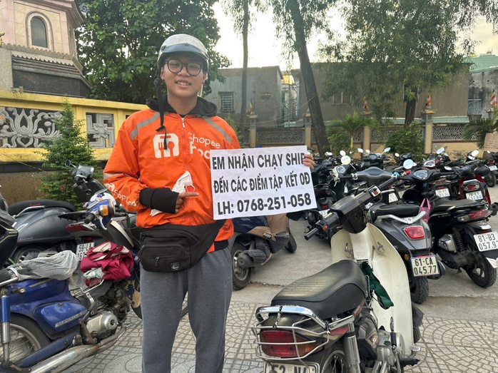 VIDEO: Chàng sinh viên 20 tuổi và những cuốc xe "chạy bằng nước suối" hướng về miền Trung - Ảnh 1.