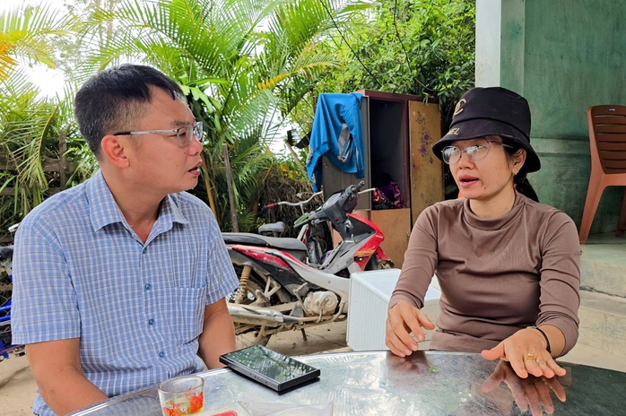 CLIP: Gặp lại người phụ nữ cùng 2 con nhỏ với lời kêu cứu ám ảnh trong lũ dữ - Ảnh 1.