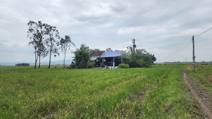 CLIP: Gặp lại người phụ nữ cùng 2 con nhỏ với lời kêu cứu ám ảnh trong lũ dữ - Ảnh 4.