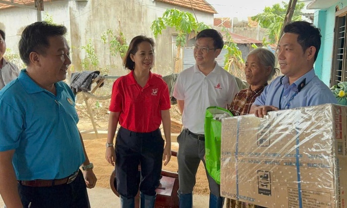 Saigon Co.op lan tỏa yêu thương đến người lao động và người dân bị ảnh hưởng bởi mưa lũ - Ảnh 2.