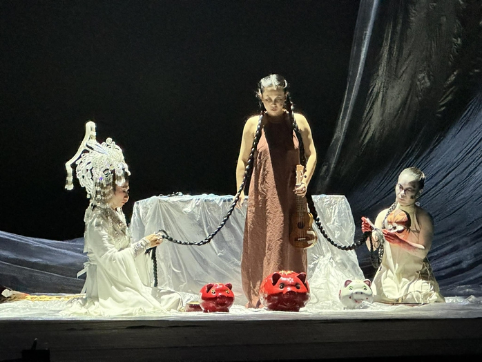 "Ảo quan" và "Chuyện của Nả" - Hai vấn đề "nóng" tại Liên hoan quốc tế sân khấu thử nghiệm - Ảnh 4.