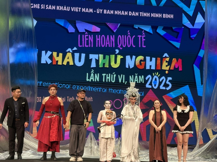 "Ảo quan" và "Chuyện của Nả" - Hai vấn đề "nóng" tại Liên hoan quốc tế sân khấu thử nghiệm - Ảnh 5.