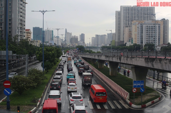 Dự báo thời tiết hôm nay, 29-11: TPHCM và Nam Bộ trời lạnh, trên biển có mưa dông và sóng cao - Ảnh 1.