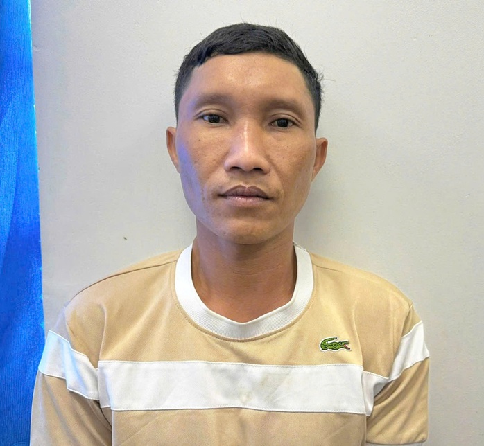 Giả vờ hỏi mua gà rán rồi cướp giật dây chuyền của cụ bà 70 tuổi - Ảnh 1.