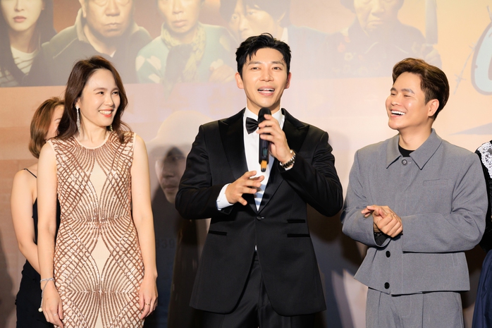 Tài tử "Hậu duệ mặt trời" hài hước tại TP HCM - Ảnh 9.